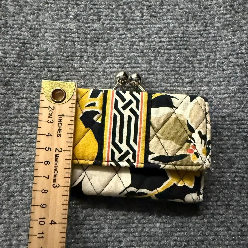 Vera Bradley Snappy Wallet Black‎ Floral Quilted Kiss Clasp Card Holder Hippie